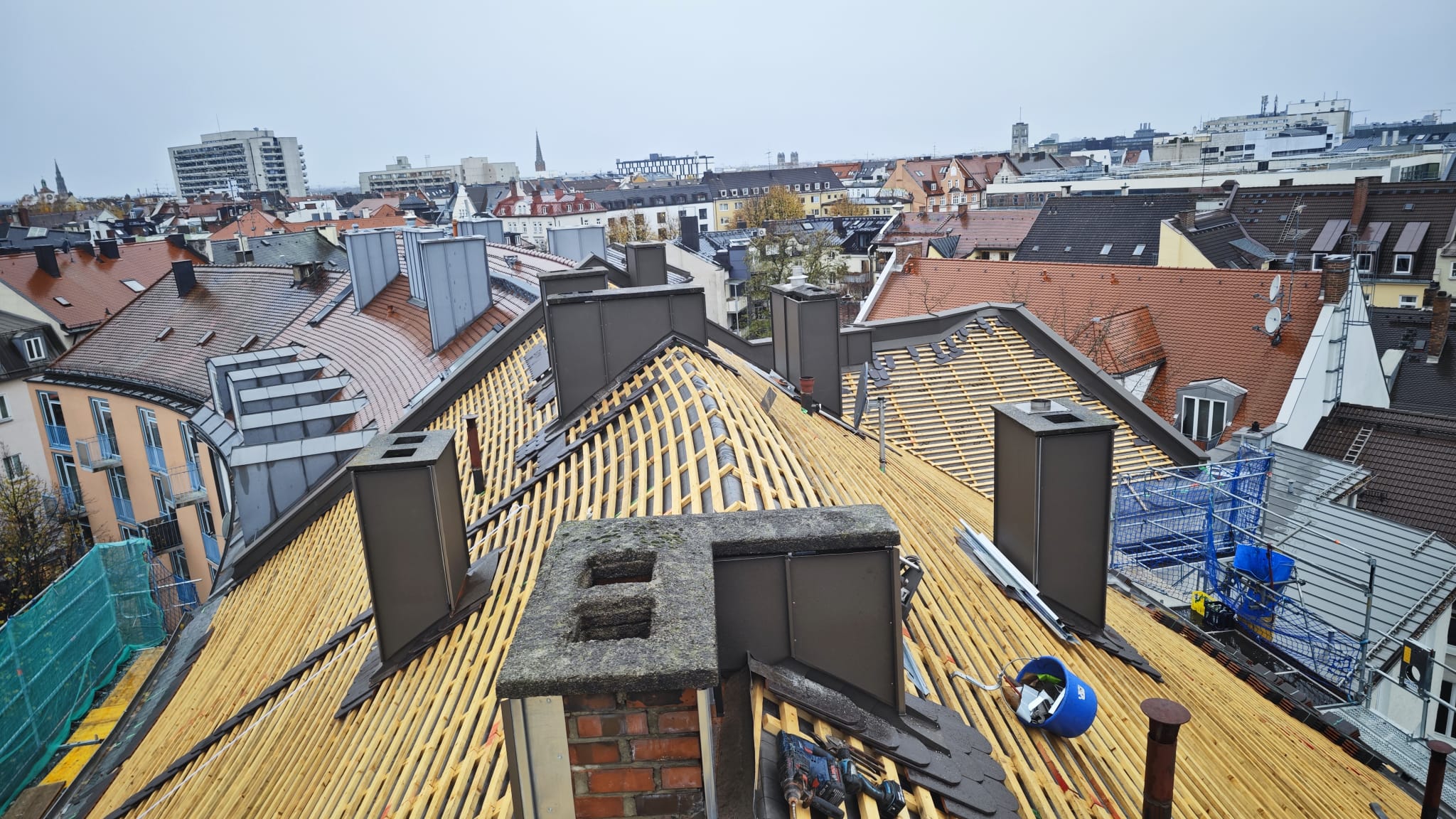 Kamineinfassung aus Kupfer