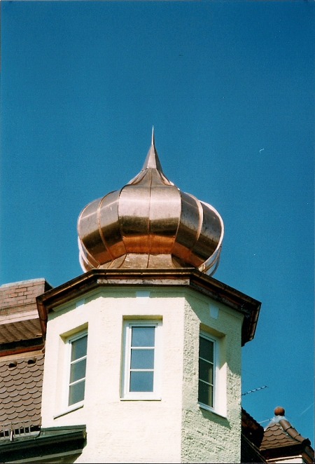 Zwiebelturm mit Kupferdeckung